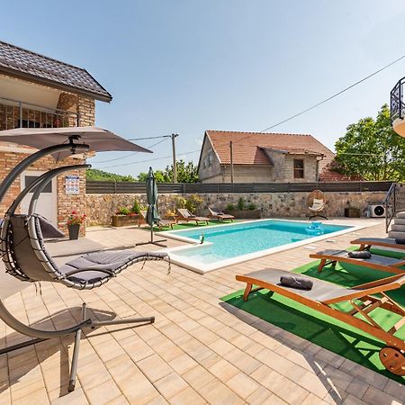 Apartman Toni Gračac Εξωτερικό φωτογραφία