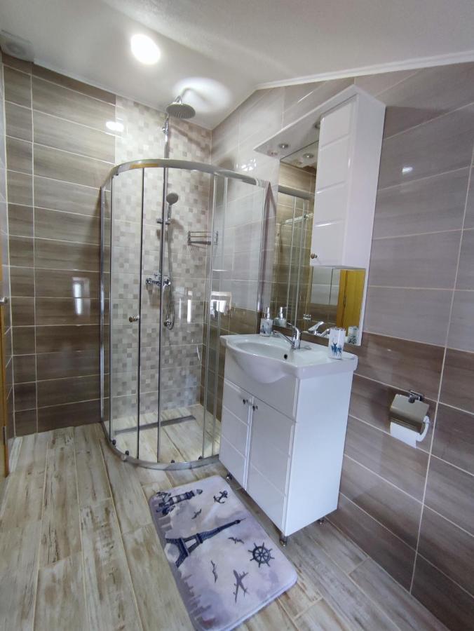Apartman Toni Gračac Εξωτερικό φωτογραφία