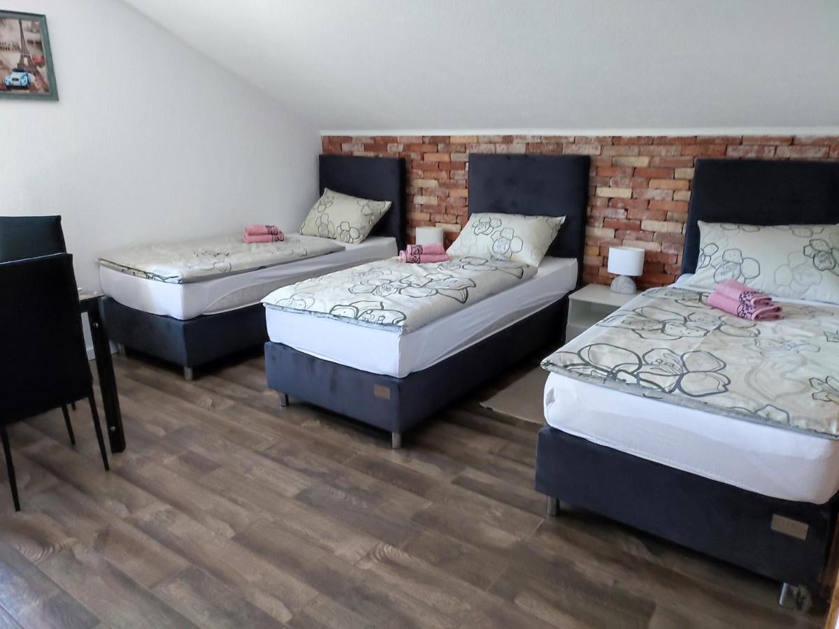 Apartman Toni Gračac Εξωτερικό φωτογραφία
