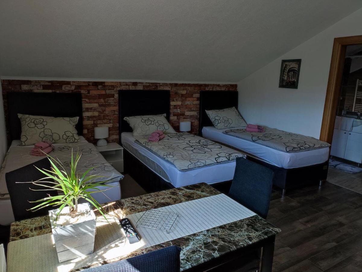 Apartman Toni Gračac Εξωτερικό φωτογραφία