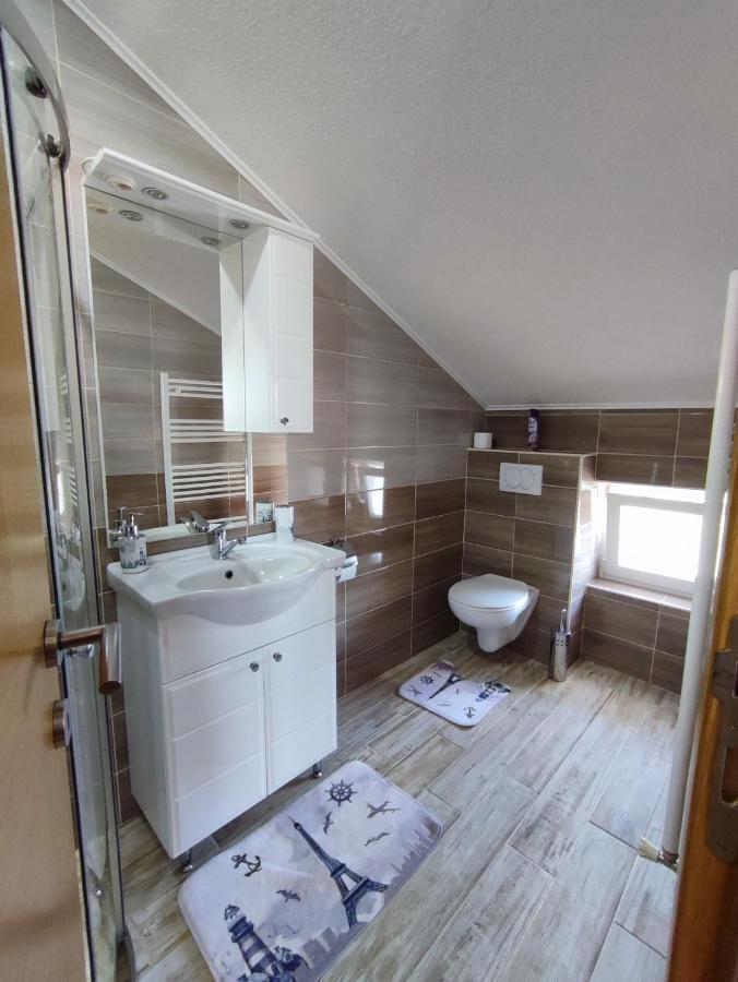 Apartman Toni Gračac Εξωτερικό φωτογραφία