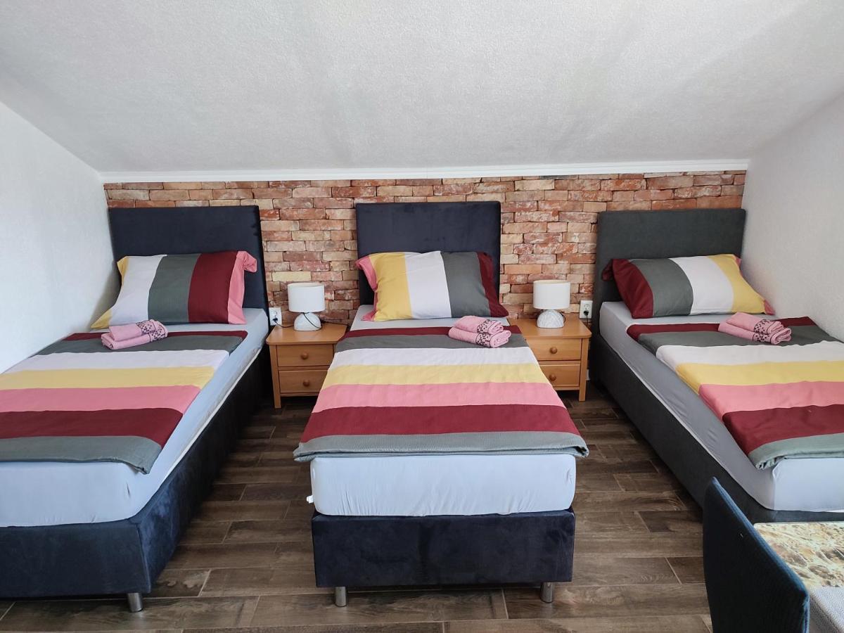 Apartman Toni Gračac Εξωτερικό φωτογραφία