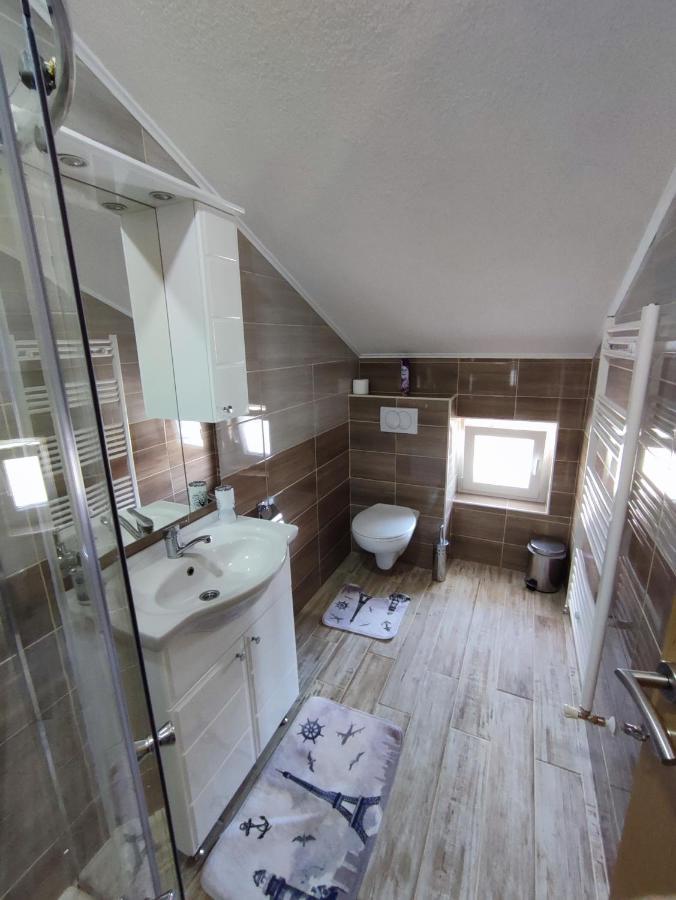 Apartman Toni Gračac Εξωτερικό φωτογραφία
