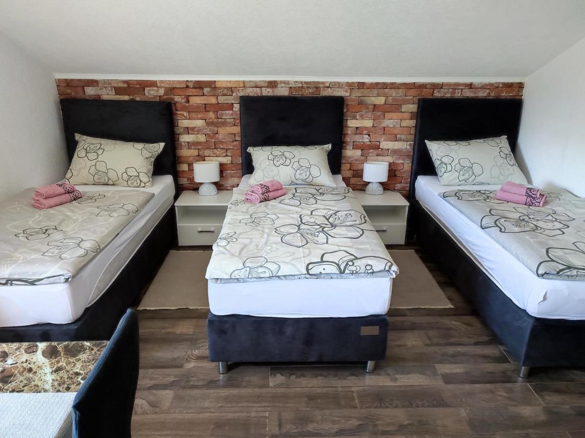 Apartman Toni Gračac Εξωτερικό φωτογραφία