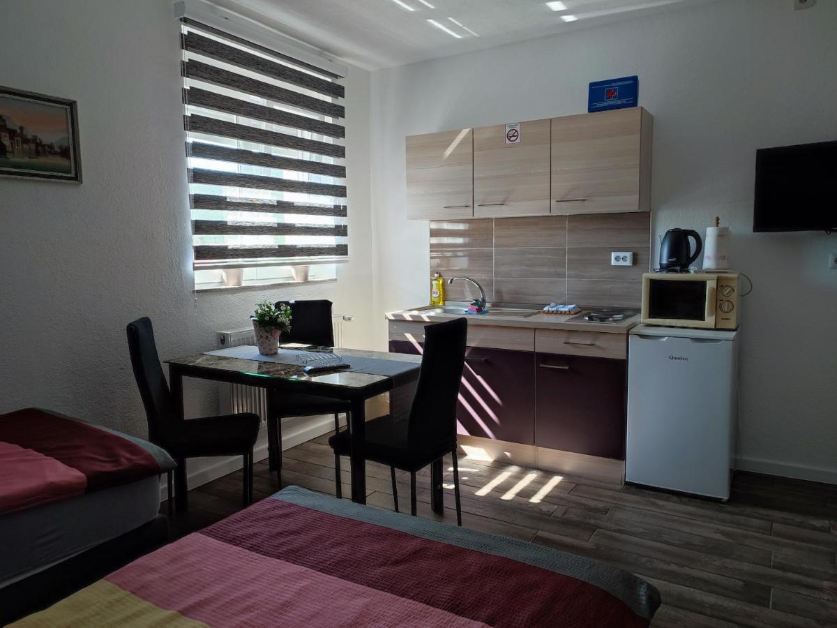 Apartman Toni Gračac Εξωτερικό φωτογραφία