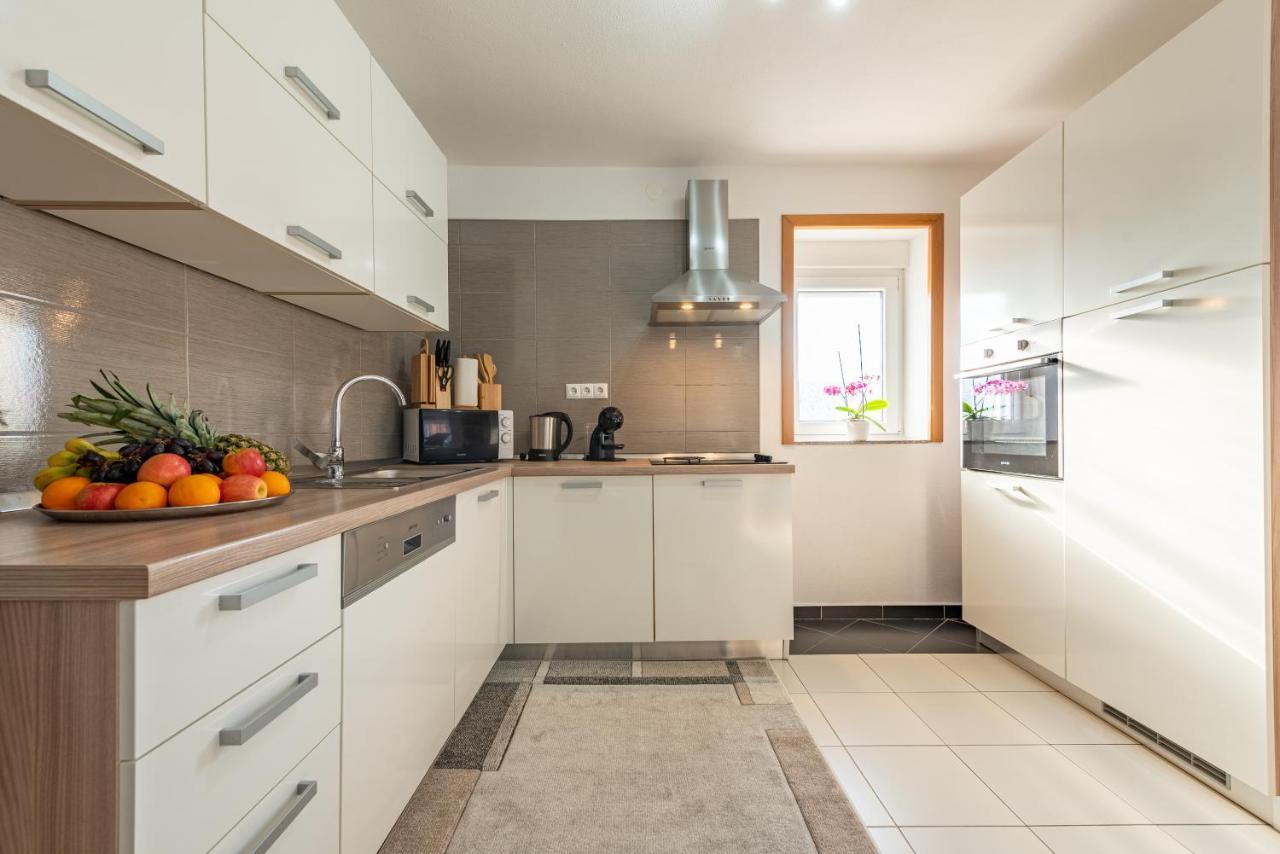 Apartman Toni Gračac Εξωτερικό φωτογραφία