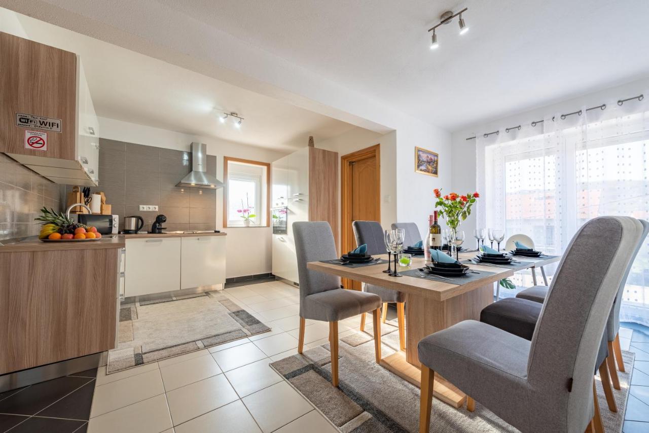 Apartman Toni Gračac Εξωτερικό φωτογραφία