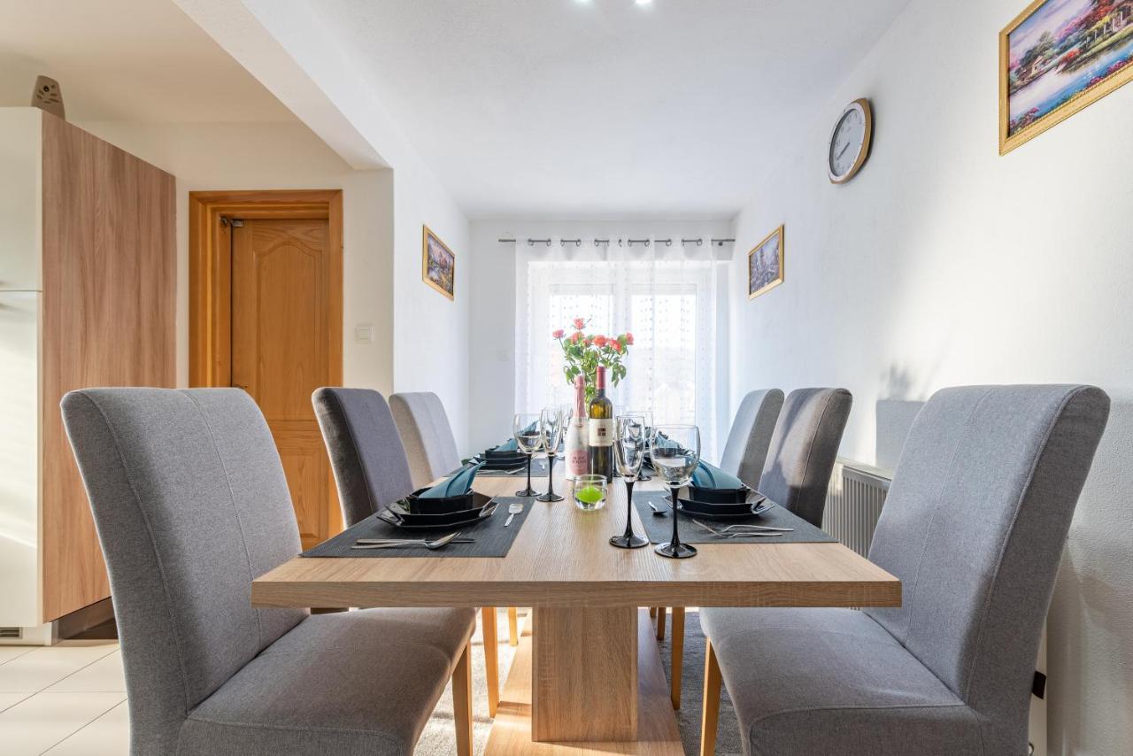 Apartman Toni Gračac Εξωτερικό φωτογραφία