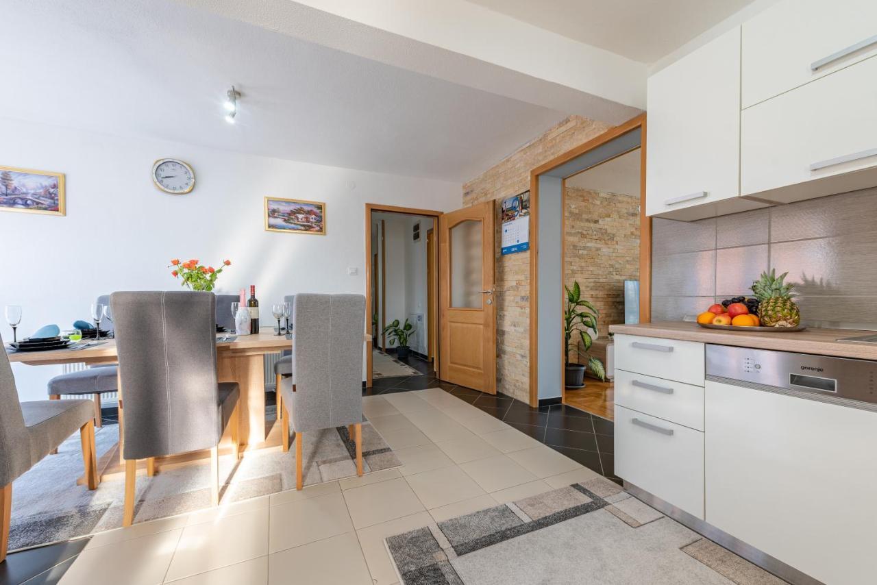 Apartman Toni Gračac Εξωτερικό φωτογραφία