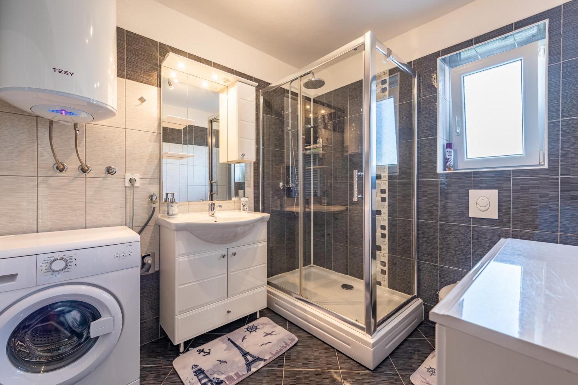 Apartman Toni Gračac Εξωτερικό φωτογραφία