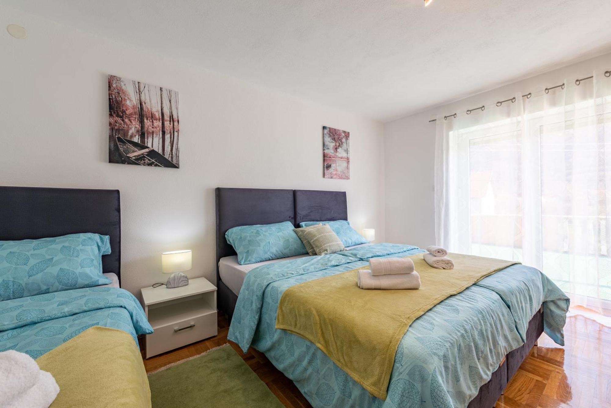 Apartman Toni Gračac Εξωτερικό φωτογραφία