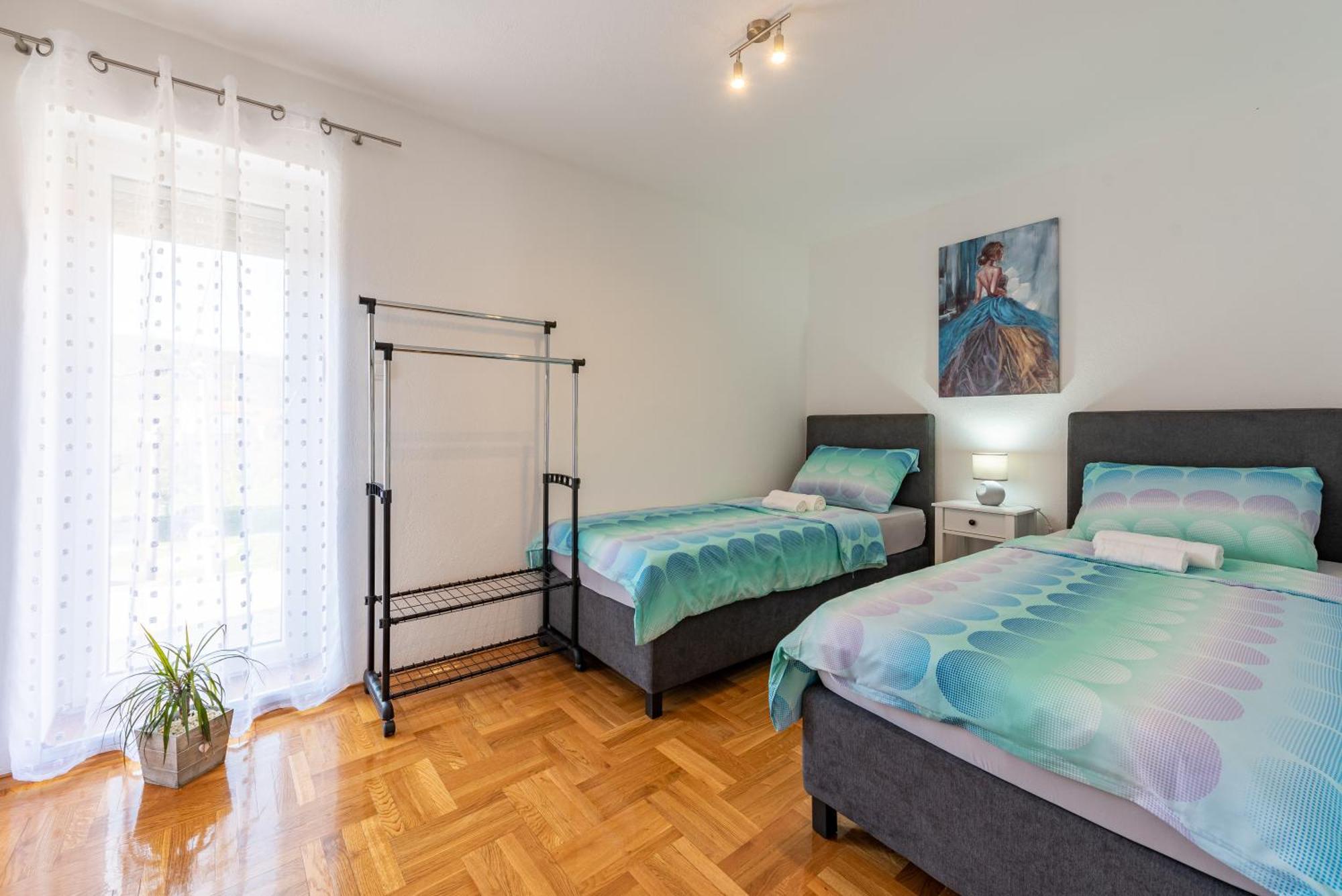 Apartman Toni Gračac Εξωτερικό φωτογραφία