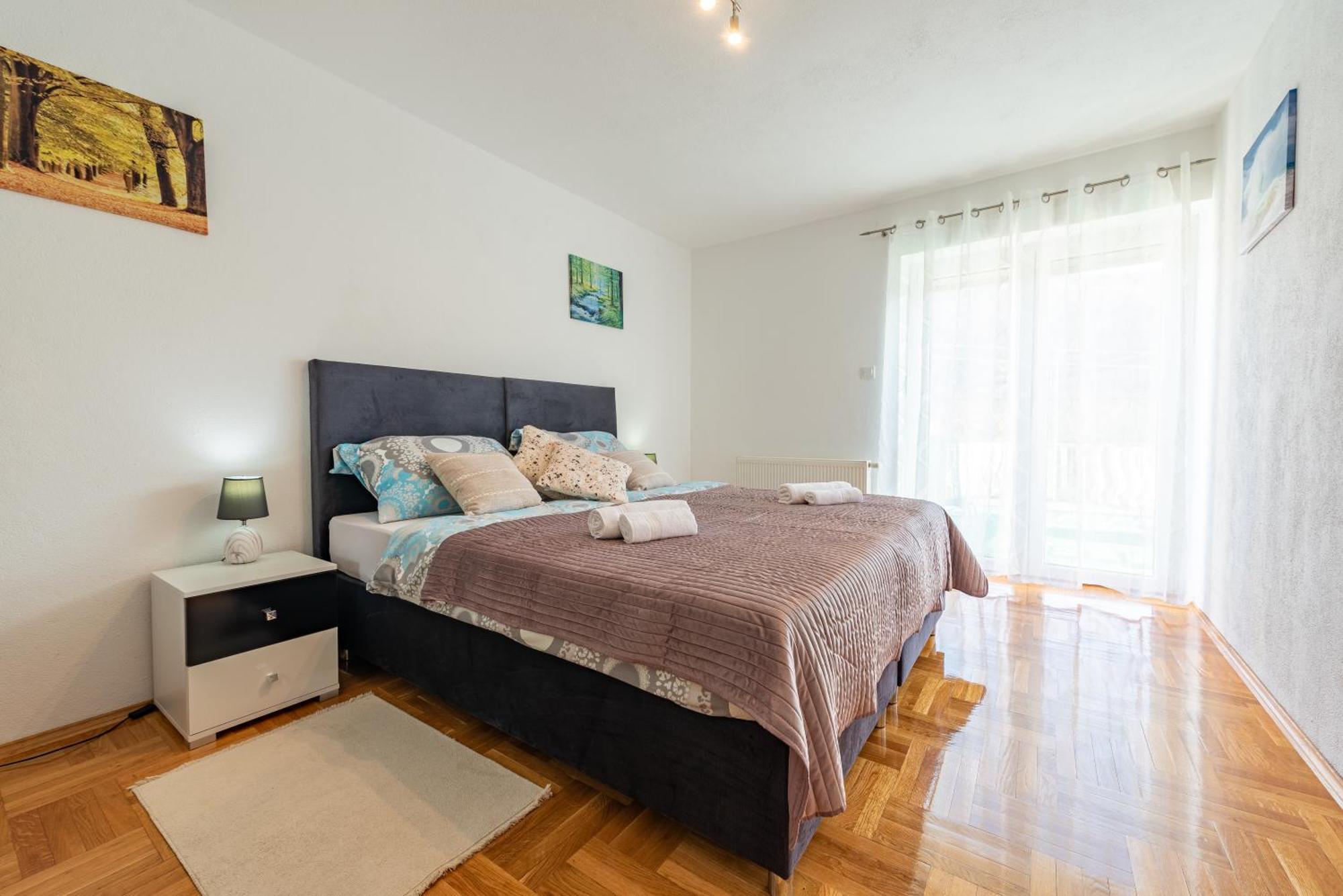 Apartman Toni Gračac Εξωτερικό φωτογραφία