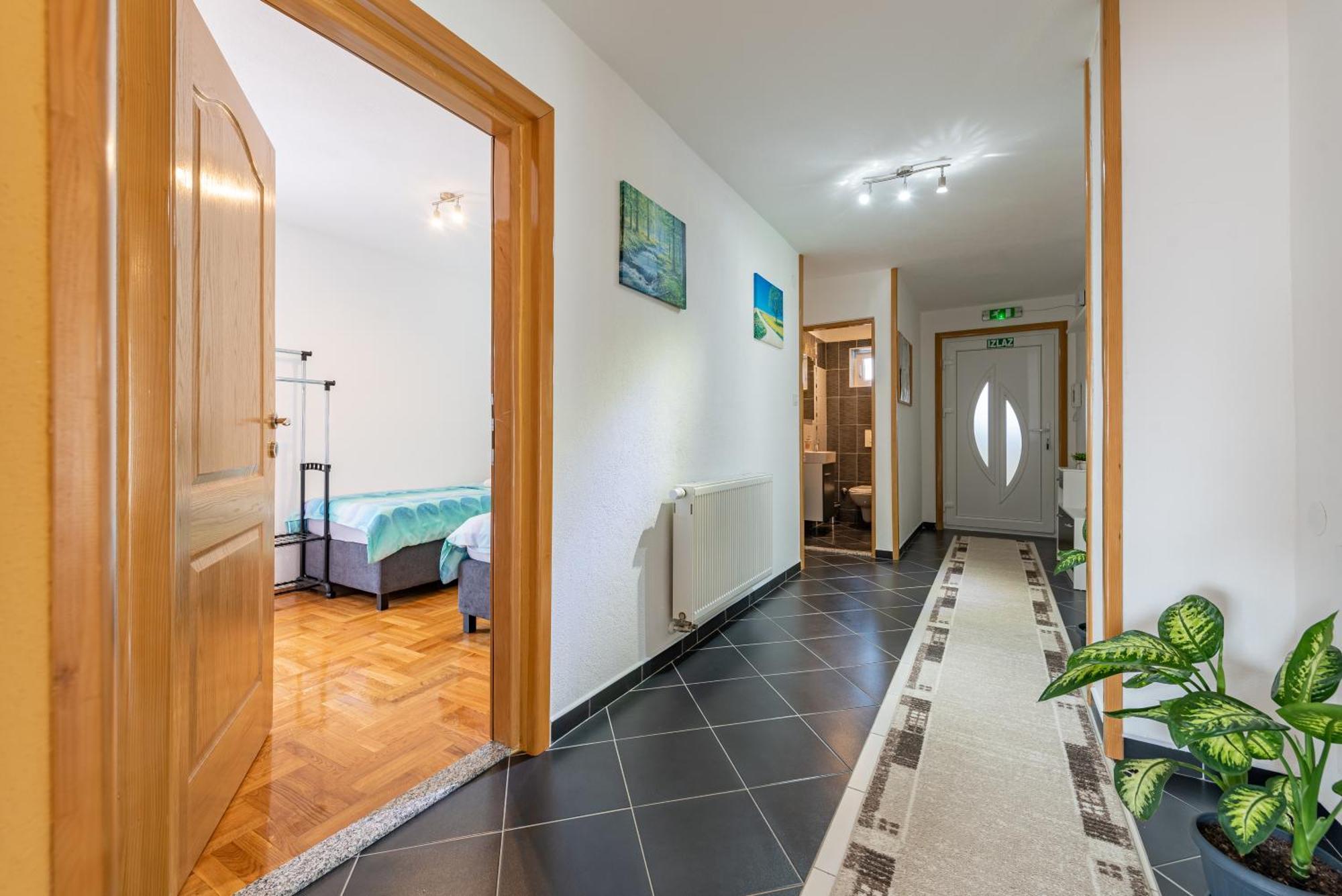 Apartman Toni Gračac Εξωτερικό φωτογραφία