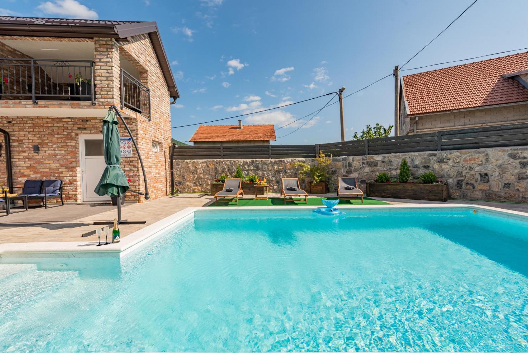 Apartman Toni Gračac Εξωτερικό φωτογραφία