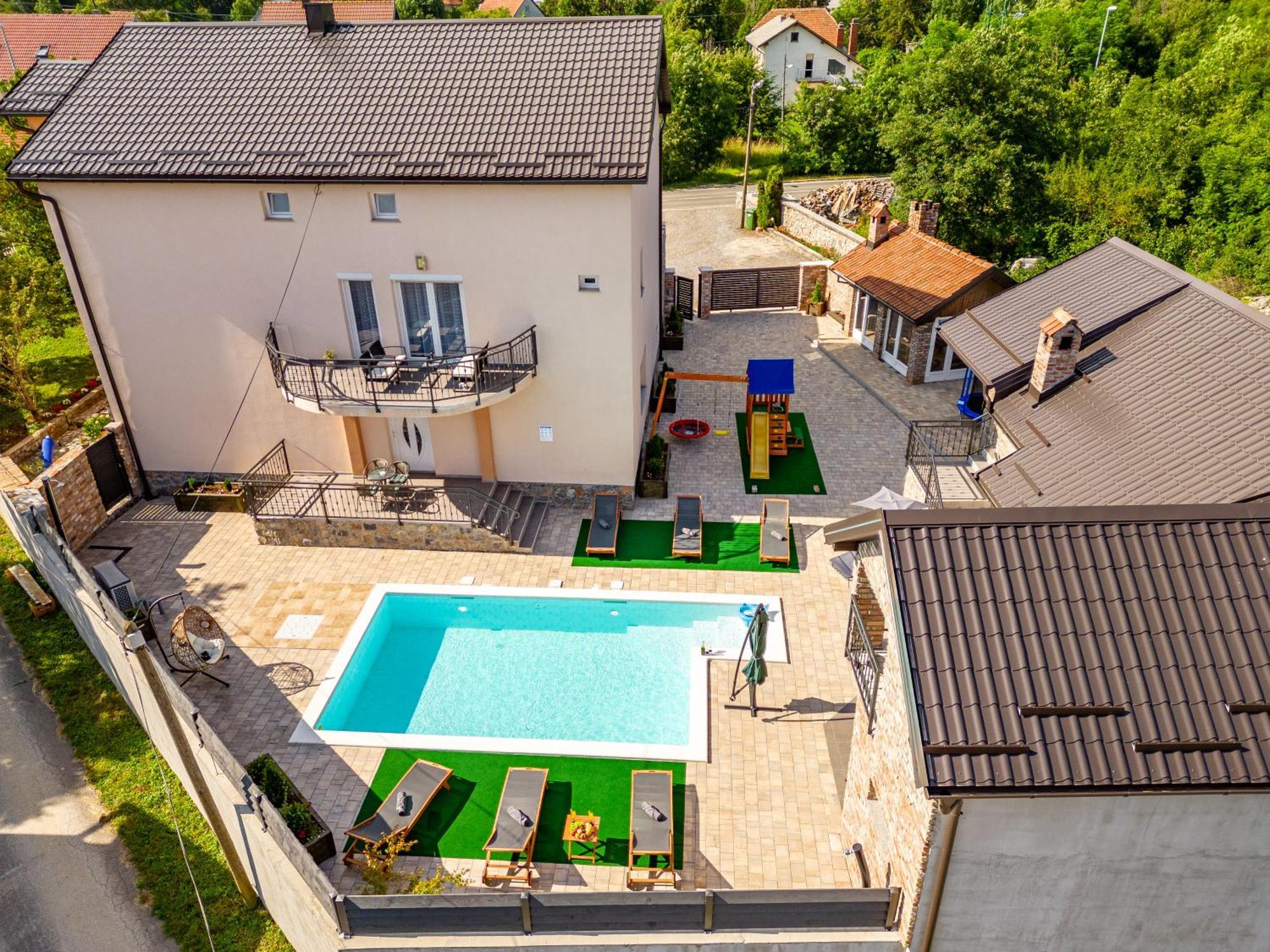 Apartman Toni Gračac Εξωτερικό φωτογραφία