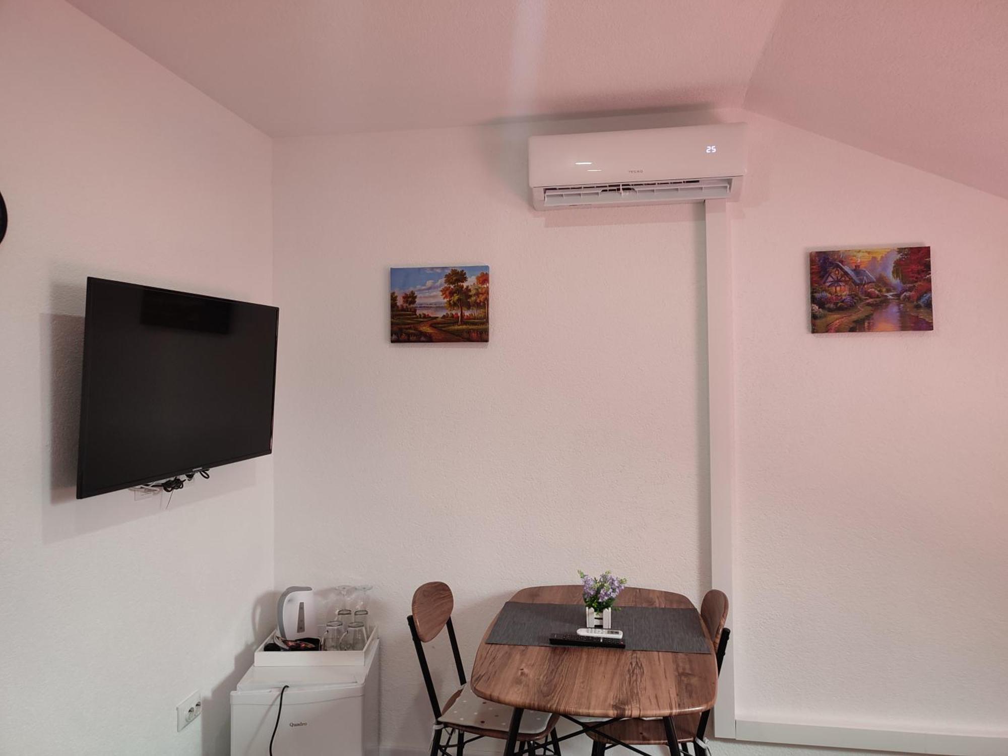 Apartman Toni Gračac Εξωτερικό φωτογραφία