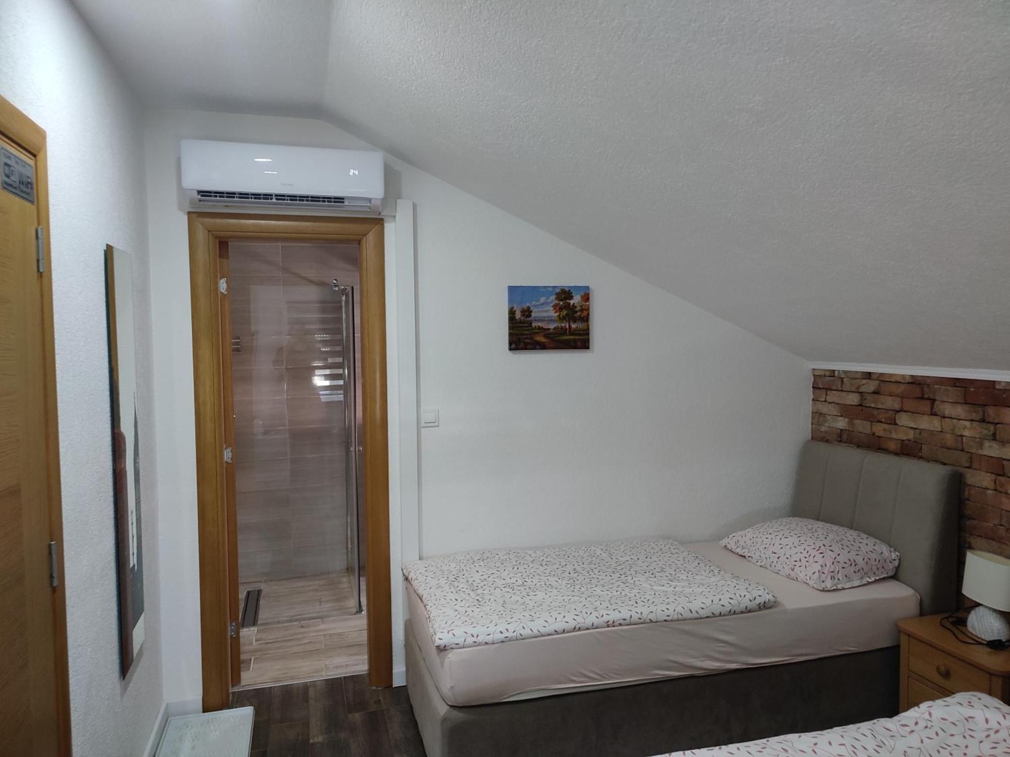 Apartman Toni Gračac Εξωτερικό φωτογραφία
