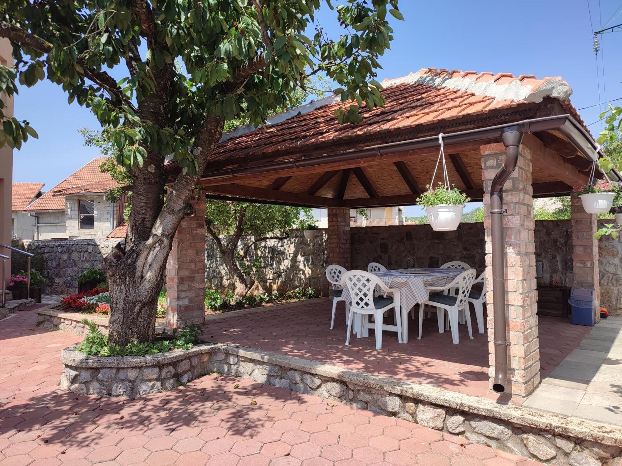 Apartman Toni Gračac Εξωτερικό φωτογραφία